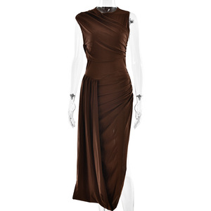 Robe de soirée longue asymétrique fendue sans manches à col rond de couleur unie, style européen et américain, collection été 2025 - Product Image 5