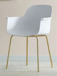 Chaise élégante à pieds en fer doré pour espaces domestiques tendance - Product Image 2