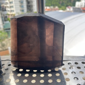 Pierre brute synthétique de cristal fumé clair pour la découpe de pierres précieuses - Product Image 5