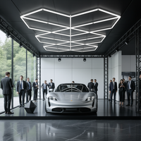 Éclairage Géométrique pour Salon Professionnel, Lumière pour Atelier de Détailing Automobile 6500K 120lm/W PC Dimmable, ODM Disponible pour Salle d'Exposition de Véhicules