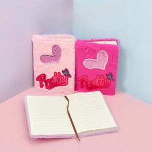 Beautiful Girl Lover Love Plush Book and Pen Set Tamaño A5 Tapa dura con encuadernación térmica Regalo para cuenta de mano - Product Image 2