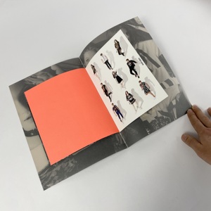 Premium Printservice Kleding Toont <span class=keywords><strong>Brochure</strong></span> Verschillende Paginaformaten Zadelsteek Bindende Fotoalbumbrochure