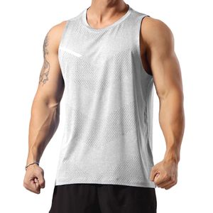 Chaleco de malla para hombre: Chaleco de entrenamiento versátil y aireado para hombre, ideal para capas o usar solo durante el entrenamiento de clima cálido - Product Image 1