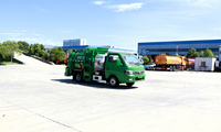 Véhicule de collecte des ordures vert Dongfeng 4x2 pour l'accès aux garages souterrains