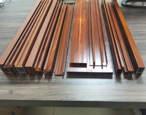 Perfiles de Aluminio L20 y L25 con Colores Populares de Imitación Madera para Ventanas y Puertas - Product Image 1