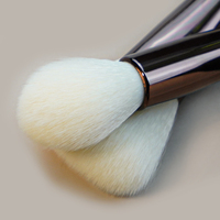 Set Kuas Makeup Profesional 12 pcs Gagang Kayu Custom Vegan Lembut untuk Bedak, Alis, dan Perlengkapan Kecantikan