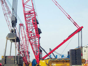 Grúa Hidráulica sobre Orugas de 600 Toneladas SCC6000A en Oferta, con Motor, Caja de Cambios y Bomba - Product Image 3