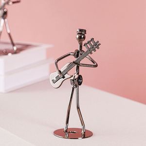 Figurine en fer forgé de guitariste, décoration musicale artisanale en métal pour cadeau d'anniversaire - Product Image 4
