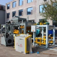 Machine de production de blocs entièrement automatique QT4-15 pour matériaux de construction en béton