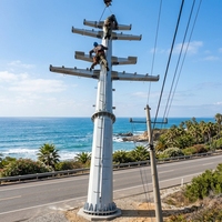 Pylône de distribution d'énergie urbaine 110 kV 220 kV - Pylône en acier au carbone galvanisé à chaud - Structure de support à haute stabilité