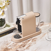 Machine à café compacte et élégante en cuir beige pour la maison et le bureau