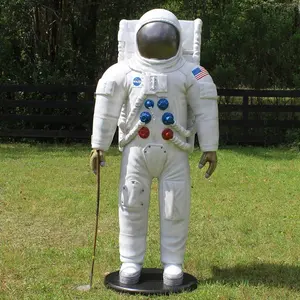 주문을 받아서 만들어진 실물 크기 인간적인 섬유유리 우주 비행사 동상 큰 수지 우주 비행사 동상 조각품