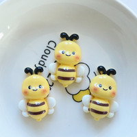 Modelo de abeja de dibujos animados de resina plana pintada a mano, cabujón para álbumes de recortes, decoración de pasteles DIY, accesorios de manualidades
