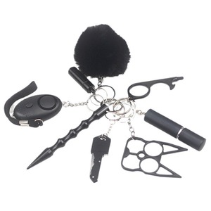 Nuovo Set Portachiavi Multifunzionale di Sicurezza con Pompon e Allarme Personale, Adatto per Strumenti di Sicurezza alla Moda per Attività all'Aperto - Product Image 6