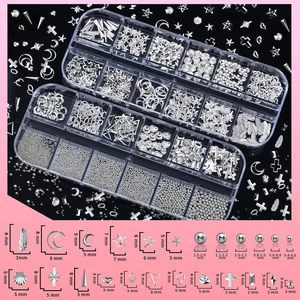 Lot de 4 décorations d'ongles Y2K de luxe en métal doré, demi-rondes, avec perles caviar, rivets, breloques, motifs amour et fleurs, et strass - Product Image 4