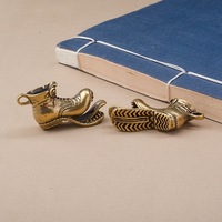 Nouvel Arrivage 1 pièce Porte-clés de voiture en laiton antique tendance, figurine de chaussure à grande bouche, pendentif créatif, petit objet en cuivre, ornement en gros