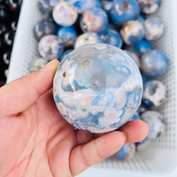 Vente en gros d'artisanat en cristal Pierres de guérison Boules d'agate fleur polie naturelle Sphère d'agate fleur de cerisier bleu pour la décoration