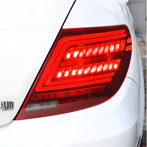 Para <span class=keywords><strong>Benz</strong></span> <span class=keywords><strong>C180</strong></span> C200 C260 2007-2014 W204 montaje de luces traseras de coche modificado LED parpadeo dinámico accesorios de luces traseras de coche - Product Image 4