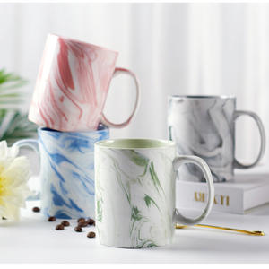 Mug en céramique Liling, pièce unique, motif marbré rose et blanc, pour cadeaux et offres. - Product Image 2