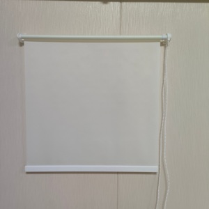 Persianas <span class=keywords><strong>enrollables</strong></span> económicas al por mayor con cadena, tubo de hierro de 18 mm, cortina de ventana semioscura total para proyectos comerciales - Product Image 1