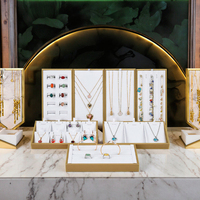 Élégant plateau miniature en cuir PU marron Zhicheng, petit présentoir pour bijoux, exposition en magasin, anneaux, colliers, accessoires de présentation