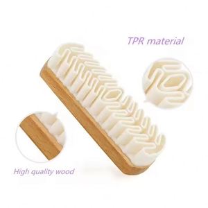 Cepillo de Limpieza para Zapatos de Gamuza con Mango de Madera y Cerdas de Goma, con Logotipo Personalizado - Product Image 4