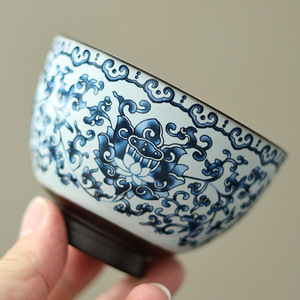 Taza Maestra de Cerámica Ru Ware Azul y Blanca con Diseño de Loto y Caja de Regalo para Beber Té - Product Image 2