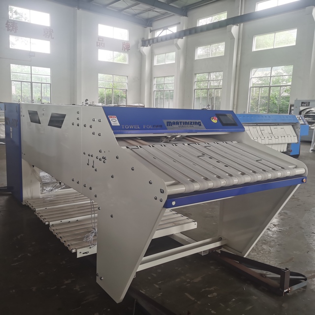 Strong Durability Laundry Towel Folding Machine Automatic Folder Equipment