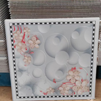 Diseños modernos de alta calidad Estampado en caliente Impresión de transferencia de tablero de Pvc Azulejos de techo falso de Pvc 595 603mm