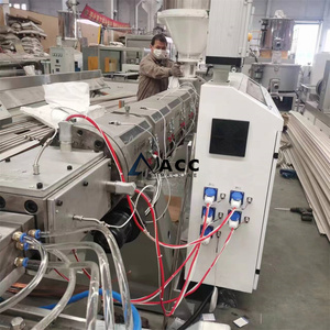 สายการผลิตเครื่องอัดรีดสกรูเดี่ยวสําหรับทําโปรไฟล์แผ่นเก้าอี้กบพลาสติก HDPE PE กลางแจ้ง - Product Image 2