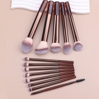 Set Kuas Makeup Cokelat 13 Buah, Logo Dapat Disesuaikan, Bulu Nilon Lembut, Gagang Plastik, Kuas Makeup Vegan dengan Tas untuk Perjalanan