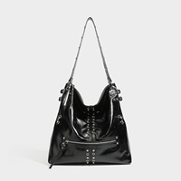 Sac bandoulière Niche-design clouté style motard, Nouveautés Automne 2026, spacieux, tendance, avec fermeture éclair, en polyester, élégant, pour les trajets quotidiens