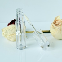 Tubes de brillant à lèvres vides en PETG transparent brillant de 2,8 g, emballage cosmétique personnalisé imprimé en soie, tubes de brillant à lèvres vides avec logo personnalisé et boîte