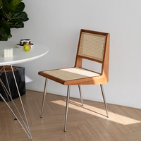 Chaise de salle à manger en rotin nordique, chaise de salle à manger avec structure en bois massif et pieds en métal pour restaurant