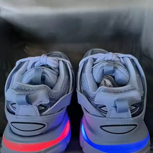 Vente en gros usine : Baskets de running rétro, tendance mode, modèle Track 3.0, en maille LED, à lacets, pour femmes et hommes, style marche - Product Image 1