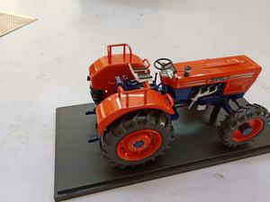 Giocattolo modello <span class=keywords><strong>trattore</strong></span> personalizzato materiale in resina in scala 1:32 dal design alla produzione - Product Image 3