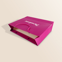 Sac cadeau d'emballage en papier de haute qualité conception UV personnalisée avec poignée en ruban Sacs en papier de luxe avec votre propre logo