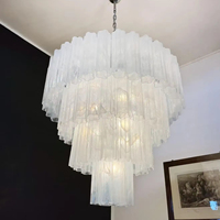 Lustre en verre blanc d'albâtre de Murano, style Art Déco, avec éléments en laiton plaqué et cristaux – Offre Spéciale
