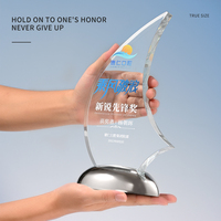 Champion des ventes Trophée de voile en cristal Base métallique exclusive Champion de voile de surf Trophée Souvenir Photographie gagnant du concours