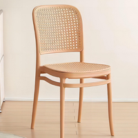 Chaises de salle à manger modernes empilables ergonomiques en résine plastique blanche, vente en gros d'usine, pour hôtels, villas et écoles