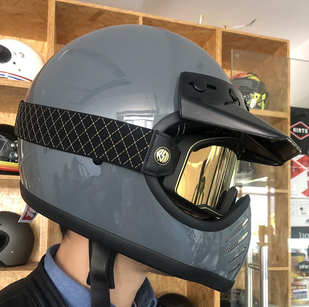 AMZ Retro Full Face Motorcycle Helmet - Fiberglass Shell, DOT Approved,  Clear Visor - Sizes M to XXL in Black, Red, Matte Black