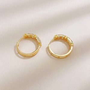 <span class=keywords><strong>Pendientes</strong></span> de Oro Amarillo de 18K con Diamantes Cultivados en Laboratorio, Diseño Geométrico Entrecruzado, con Certificación IGI, Piedras Laterales de 0.816ct - Product Image 2