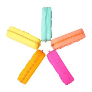Étui à crayons en silicone en forme de cœur, étui à crayons imperméable pour les enfants à l'école, sac à crayons portable avec fermeture éclair - Product Image 4
