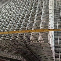 Panneau de grillage soudé pour chenil avec grille de 50x50 mm