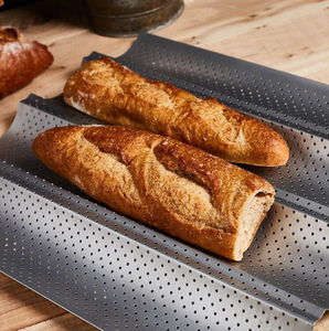 Cetakan Roti Baguette Panjang Anti Lengket 4-slot Besar Baja Karbon Aman untuk Oven Dapat Digunakan Kembali Ramah Lingkungan Hitam/Emas untuk Memanggang - Product Image 6