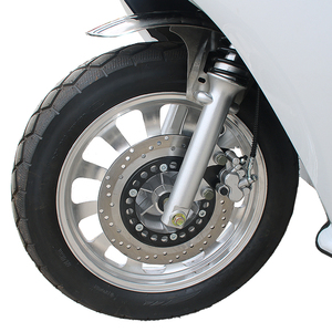 <span class=keywords><strong>Triciclo</strong></span> eléctrico <span class=keywords><strong>de</strong></span> <span class=keywords><strong>carga</strong></span> <span class=keywords><strong>de</strong></span> tamaño <span class=keywords><strong>mediano</strong></span> 72V 1500W con cabina cubierta para entrega en la ciudad - Product Image 4