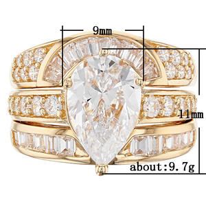 H073 Set di Gioielli da Sposa per Donna, Anello di Fidanzamento in Oro Massiccio 18K con Diamante Taglio a Pera, Montatura a Griffe, Gioielleria Fine - Product Image 6