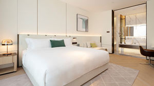 ชุดเฟอร์นิเจอร์ห้องนอนโรงแรมไม้สไตล์โมเดิร์น เตียงนอนขนาดใหญ่สำหรับห้องพักแขก เตียงขนาดใหญ่พิเศษ สำหรับใช้ในอพาร์ตเมนต์แบบกำหนดเอง - Product Image 3