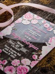 Invitation de Quinceañera de luxe en acrylique transparent rose avec motif floral espagnol et impression personnalisée - Product Image 3