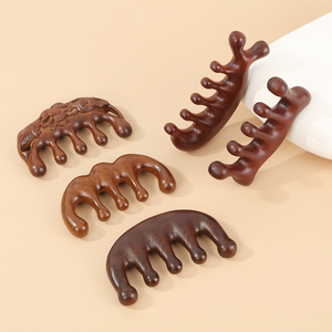 Vente en gros de peignes massants pour le cuir chevelu, peignes à dents larges en bois, peignes en bois de santal pour la croissance des cheveux, peignes de massage en cadeau - Product Image 4